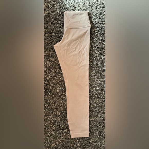 Lululemon Wunder Unders. Size 8. 25 inch length. - Picture 5 of 5